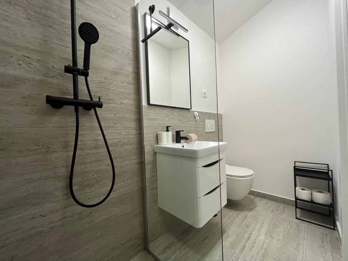 Apartment Cozy&Quiet 로비니 외부 사진