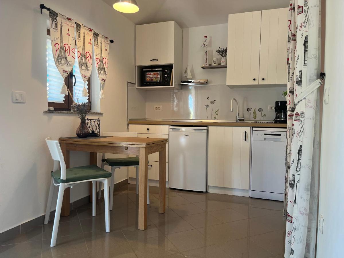 Apartment Cozy&Quiet 로비니 외부 사진